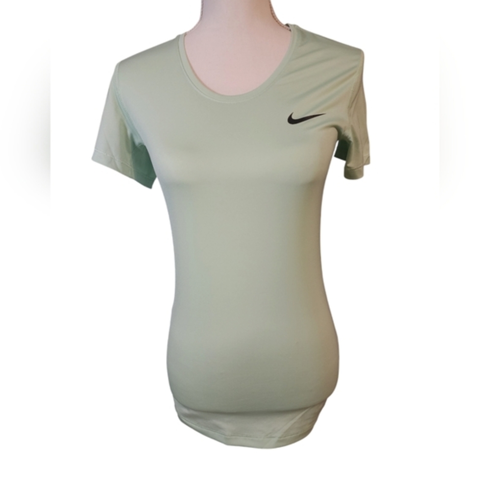Nike pro dri-fit seafoam top Size Medium